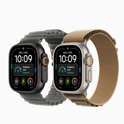 Apple Watch Ultra 4 en titane noir et titane naturel côte à côte