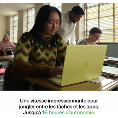 Étudiante travaillant sur un MacBook Neo